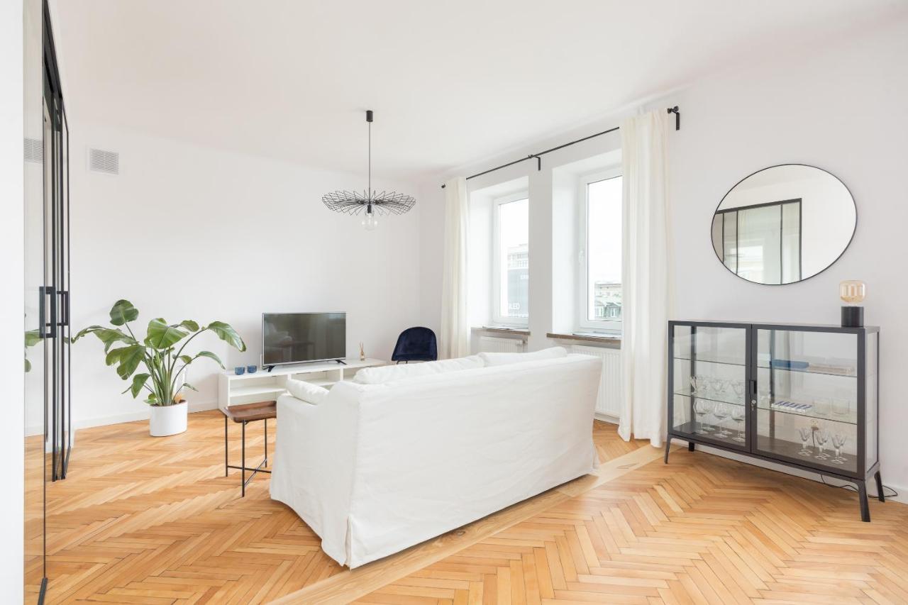 Designer Apartment In The Central Варшава Экстерьер фото