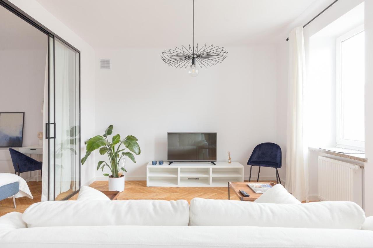 Designer Apartment In The Central Варшава Экстерьер фото